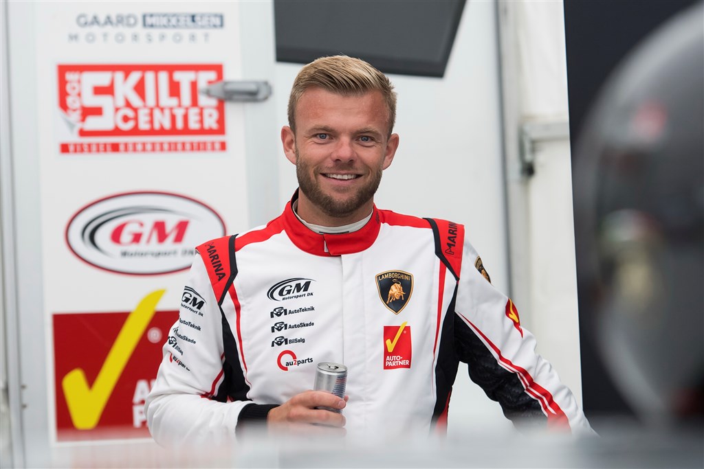”Jeg må desværre blive hjemme,” siger Marco Gersager. Med bruddet i ryggen er det ikke forsvarligt for ham at deltage i årets sidste løb i Lamborghini Huracan Super Trofeo.
(Foto: Jokum Tord Larsen)